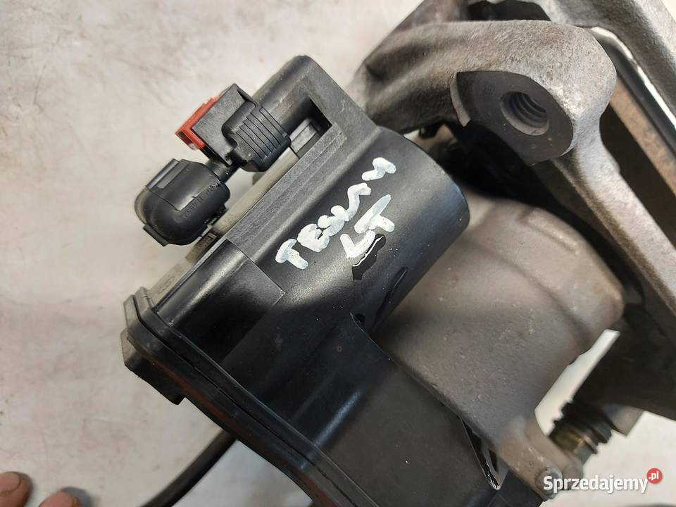 TESLA MODEL Y 2023r Zacisk hamulcowy tył lewy Zaciski i jarzma