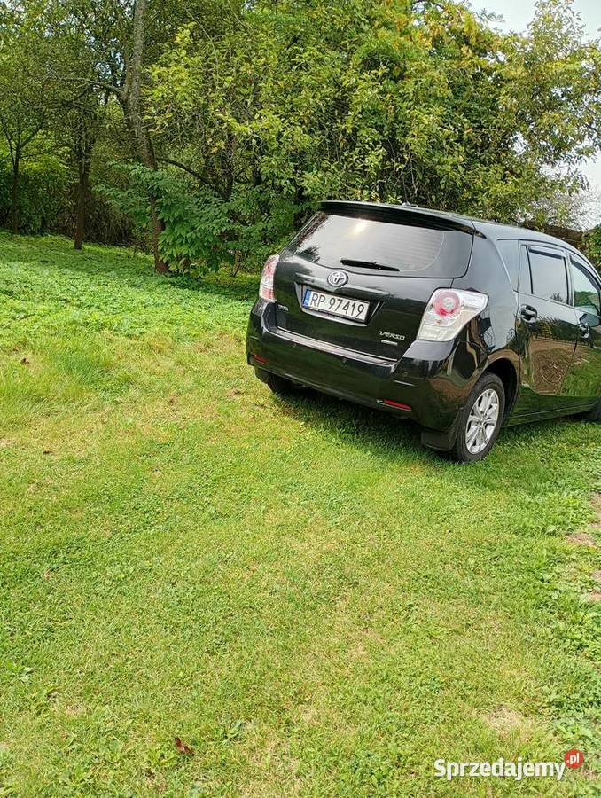 Sprzedam Toyota Verso 18 benzyna kolor czarny Przemyśl