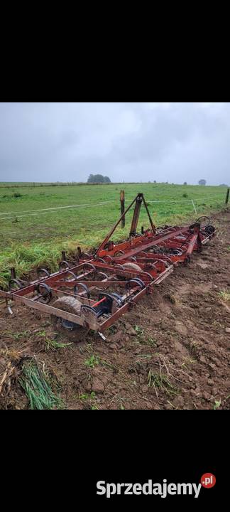 Kultywator uprawowy przedsiewny Jagodziny