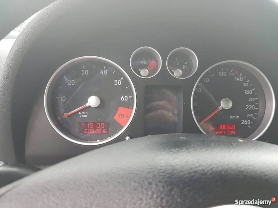 sprzedam audi tt 2000r 18 turbo benzyna anglik skórzana tapicerka TT sprzedam