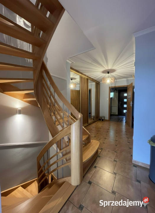 ZACISZNY DOM Z WIDOKIEM NA PANORAMĘ MIASTA