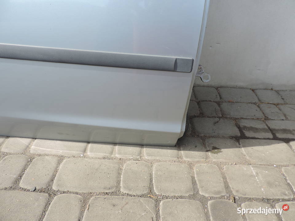 FORD FOCUS MK2 KOMBI DRZWI PRAWY TYŁ KOLOR D1 Nowy Sącz