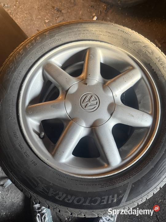 Koła 14 golf 3 ładne 4 z dekielkami Bieliny