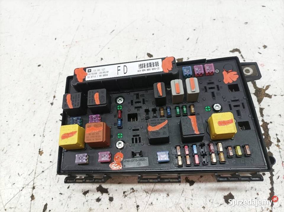 SKRZYNKA BSI 13191127 015349211 Opel Astra III