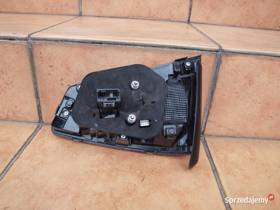 VW Passat B8 Kombi lampa lewa tył w klapę Led