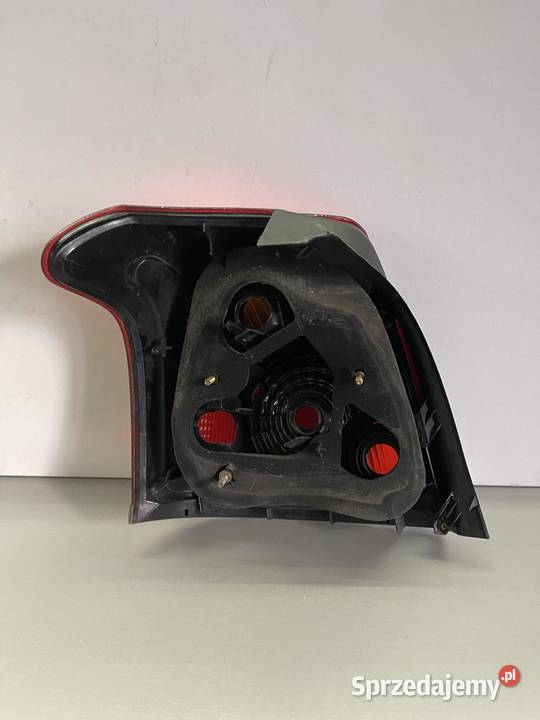 TOYOTA AVENSIS T25 HB PRAWA LAMPA TYŁ osobowe Ostroróg sprzedam