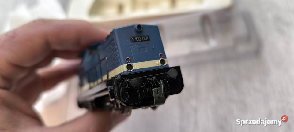 LOKOMOTYWA PIKO V100 DR H0 ŁADNY STAN PUDEŁKO sprzedam