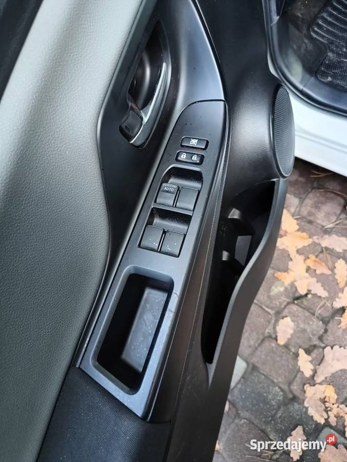 Sprzedam Toyotę Yaris 3 hybryda Izabelin C