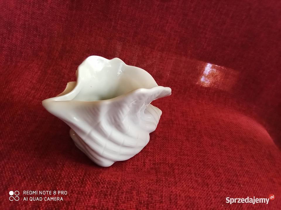 Muszla porcelanowa SygNaczyńko wazonik Biała pomorskie Gdańsk
