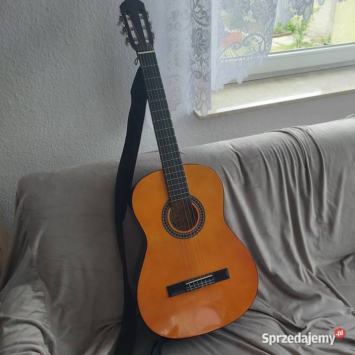 Gitara klasyczna z pokrowcem i pasem nosnym Ilość strun 6 sprzedam