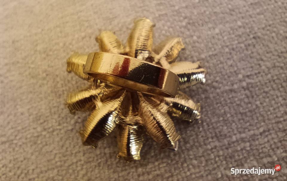 Duży pierścionek kwiat białe cyrkonie rozmiar Radzyń Podlaski sprzedam