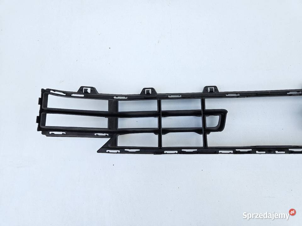BMW 1 F40 KRATKA ŚRODKOWA ZDERZAKA PRZÓD osobowe Atrapy Międzychód