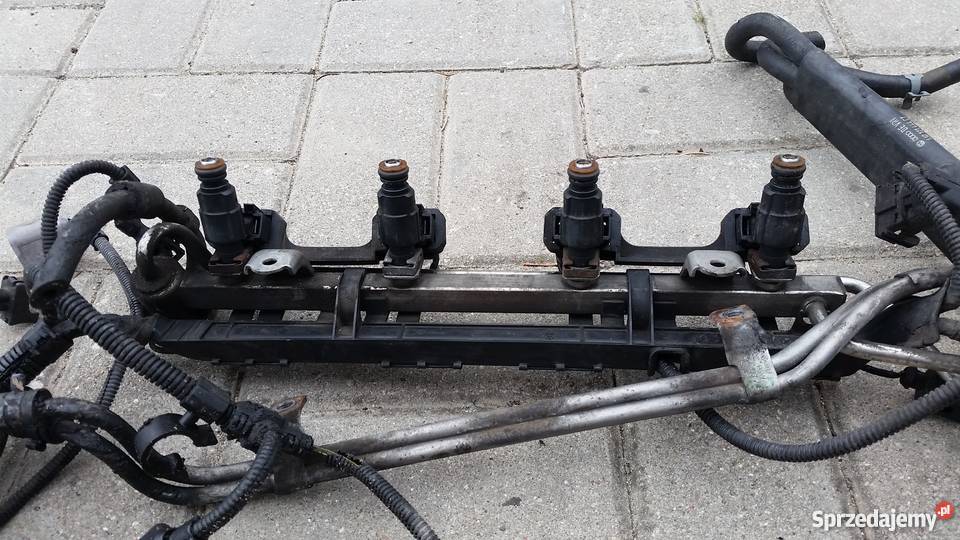 Audi 18T kompletna listwa wtryskowa 06A906031BA osobowe świętokrzyskie Skarżysko-Kamienna