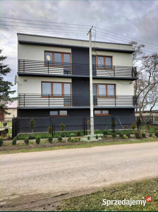 Duży dom o powierzchni 278 M2 z budynkami