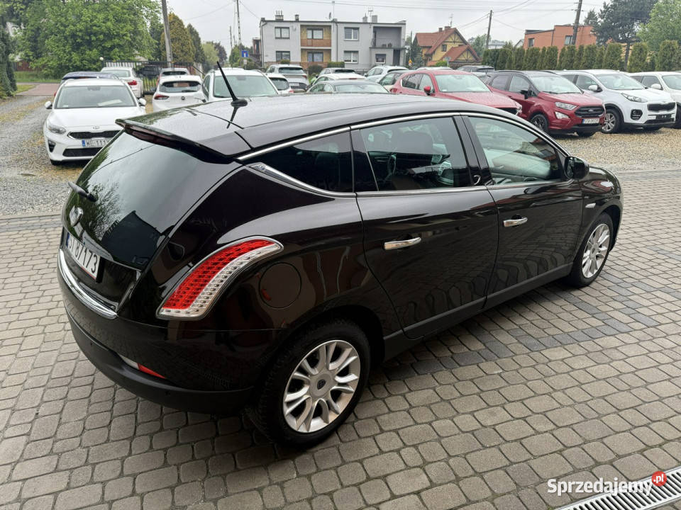 Lancia Delta 14 120 Klimatronik Navi III 2008 kurtyny powietrzne Orzech