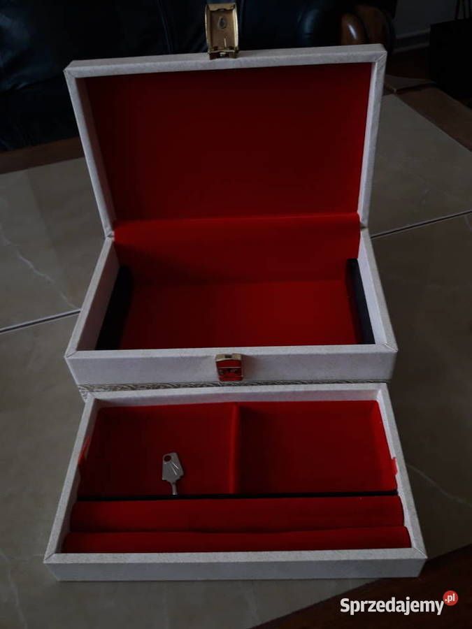 Ekskluzywna szkatułka na biżuterię Desing lubelskie Janów Lubelski