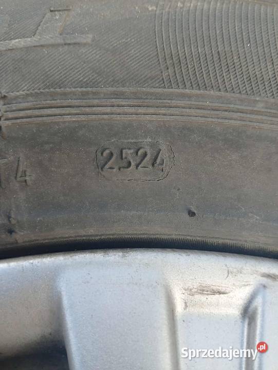 Komplet felg aluminiowych z oponami zimowymi