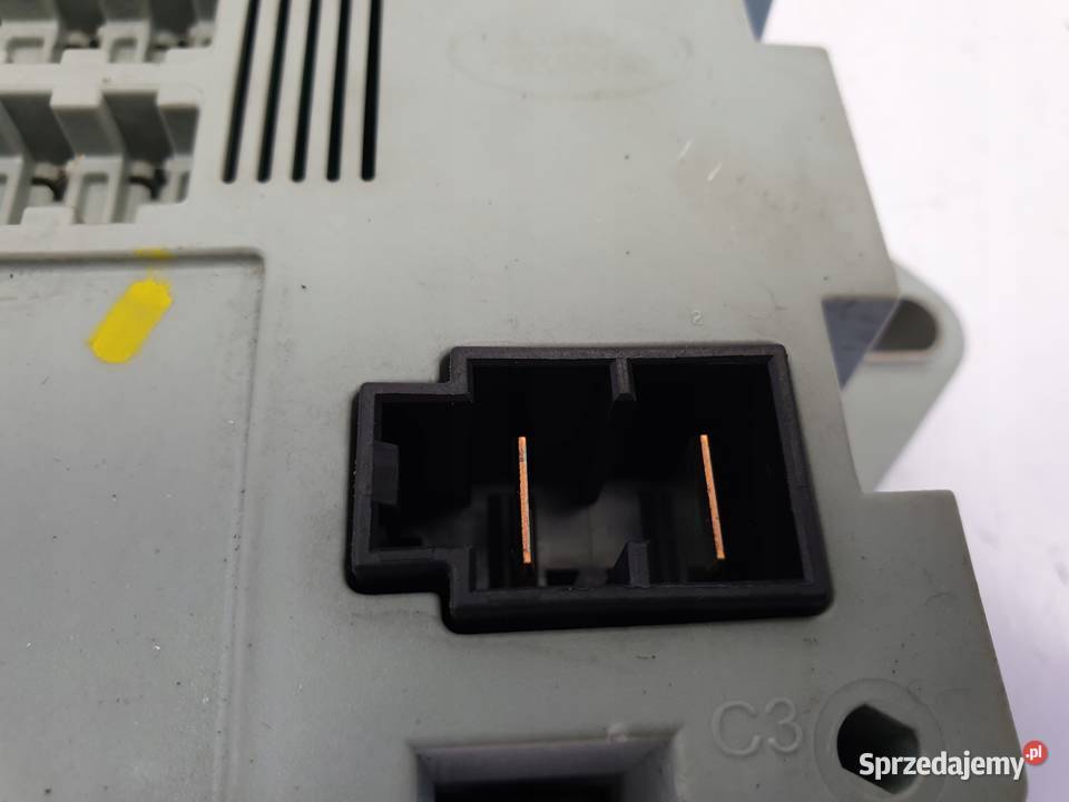 Range Rover Sport II L494 SKRZYNKA BEZPIECZNIKÓW Rudka