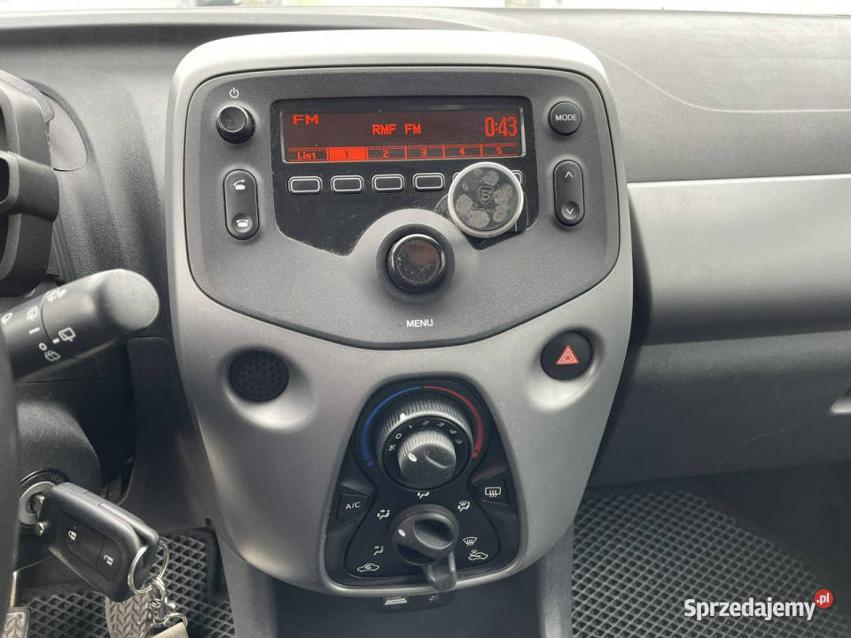 Toyota Aygo Toyota Aygo 10 VVTi JBL Edition biały Syców