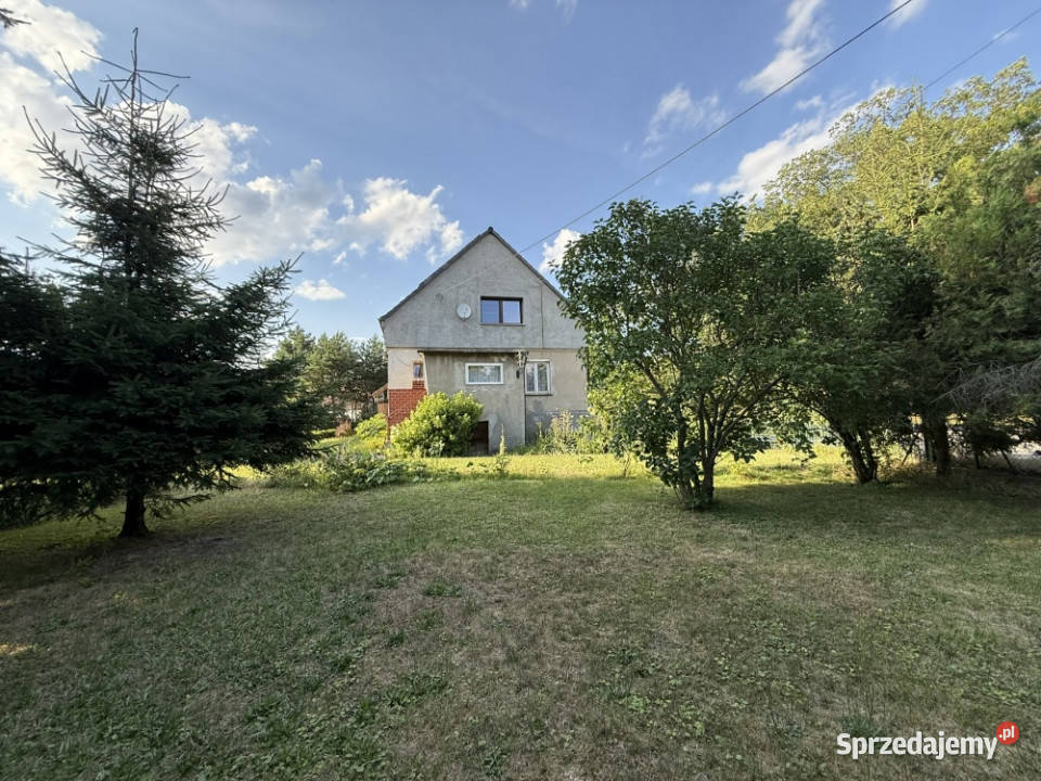 Mokry Dwór działka 225a z domem i budynkami gosp