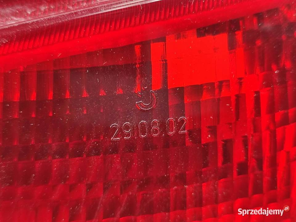 LAMPA PRAWY TYŁ AUDI A4 B5 AVANT KOMBI 9401