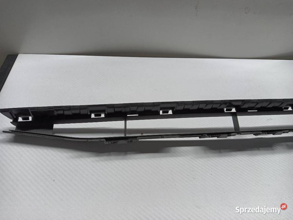 KRATKA ŚRODKOWA DOLNA AUDI A3 8V5807647 osobowe sprzedam