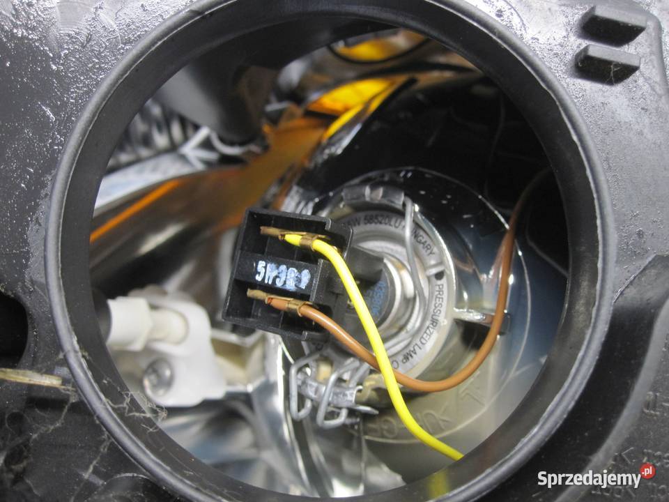 CITROEN DS4 20 HDI 11r lampa prawa przód osobowe Kielce sprzedam