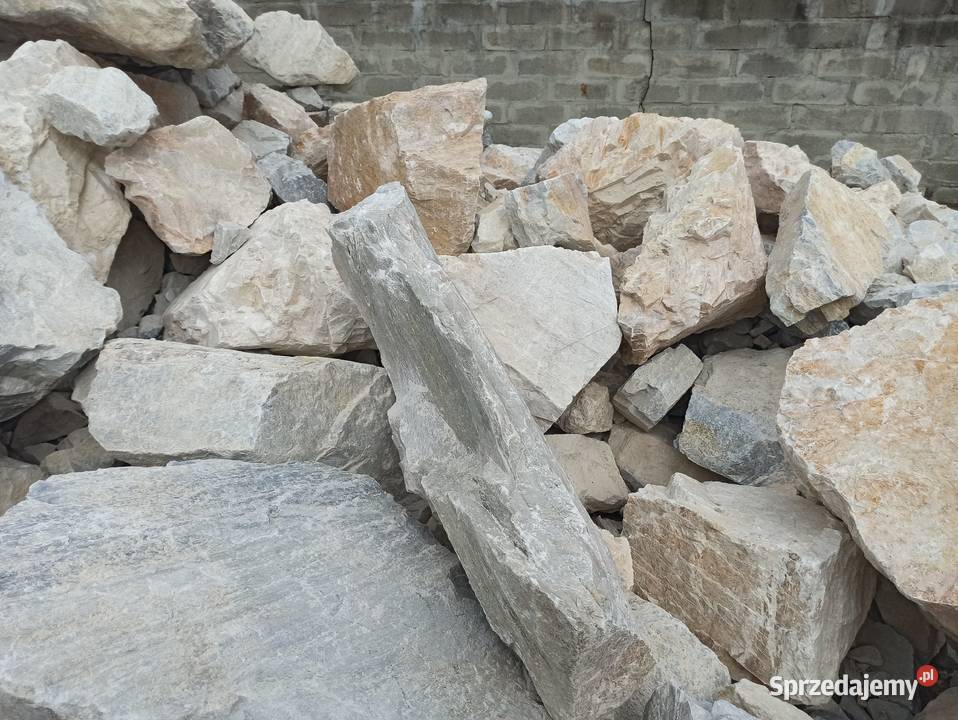 Głazy Kremowe Kamień Duży Głaz Biała Marianna Jaworzno
