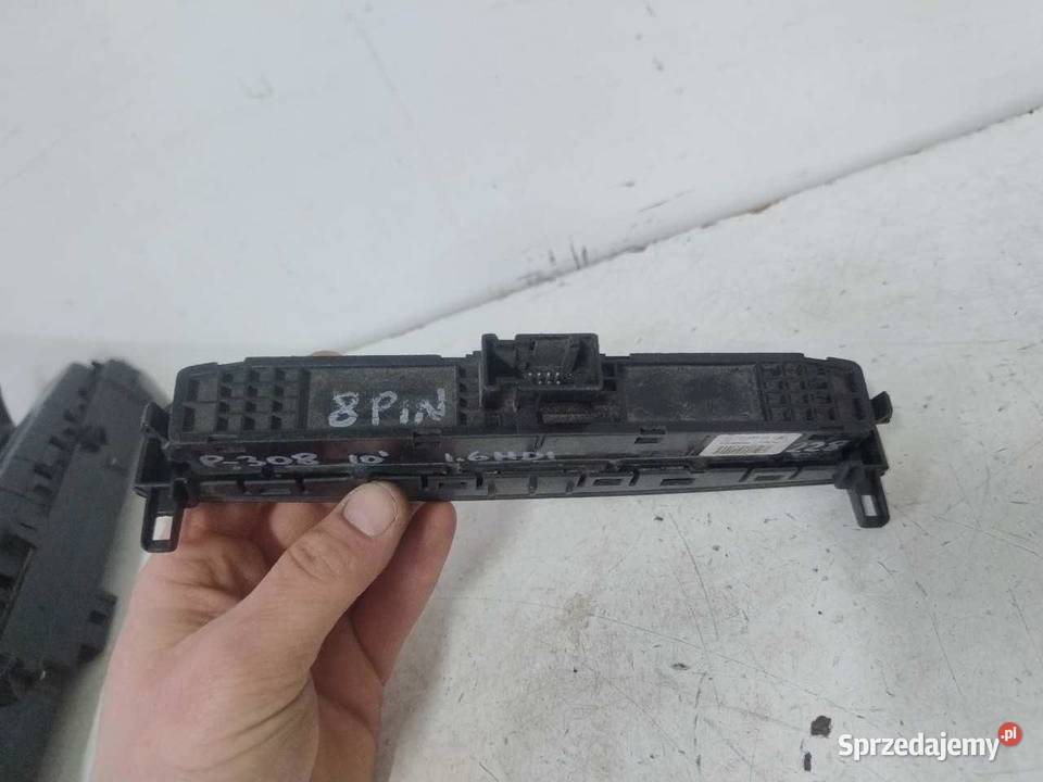 WŁĄCZNIK ŚWIATEŁ AWARYJNYCH PEUGEOT 308
