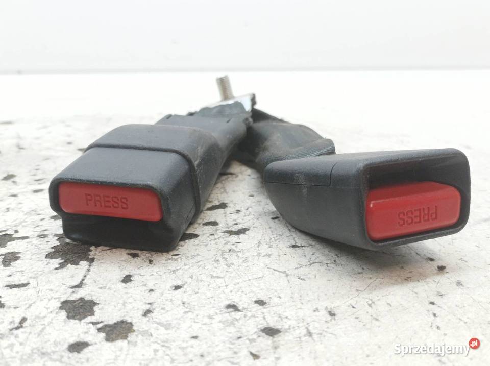 ZAPINKA PASA BEZPIECZEŃSTWA TYŁ KANAPY E16 E17 Pasy bezpieczeństwa sprzedam