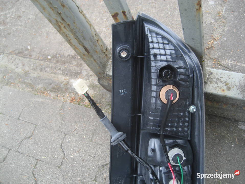 daihatsu sirion II 0510r lampa tył lewa koito Rakoniewice
