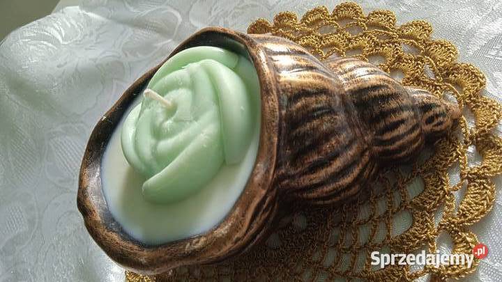 DUŻA ŚWIECA SOJOWA W ZŁOCONEJ MUSZLI