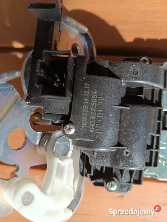 Zamek klapy bagażnika Audi A3 8V 4H0827505A osobowe Turek