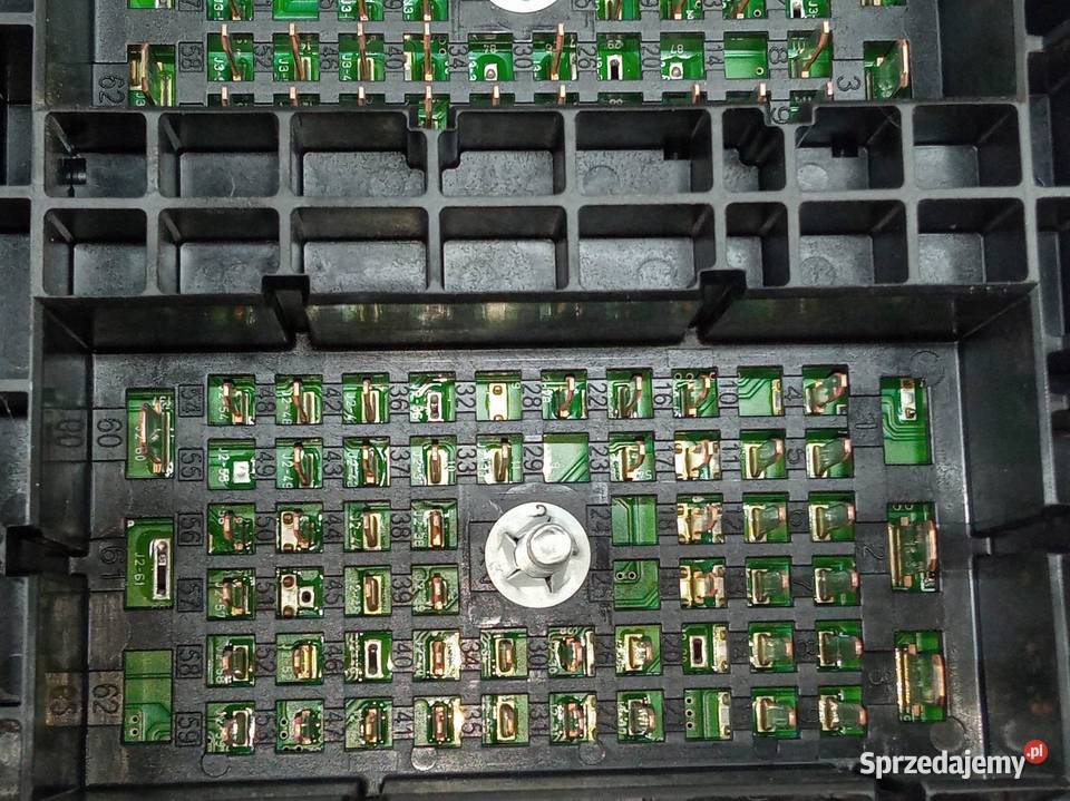 SKRZYNKA BEZPIECZNIKÓW 68235120AB 33 B 272 Jeep osobowe