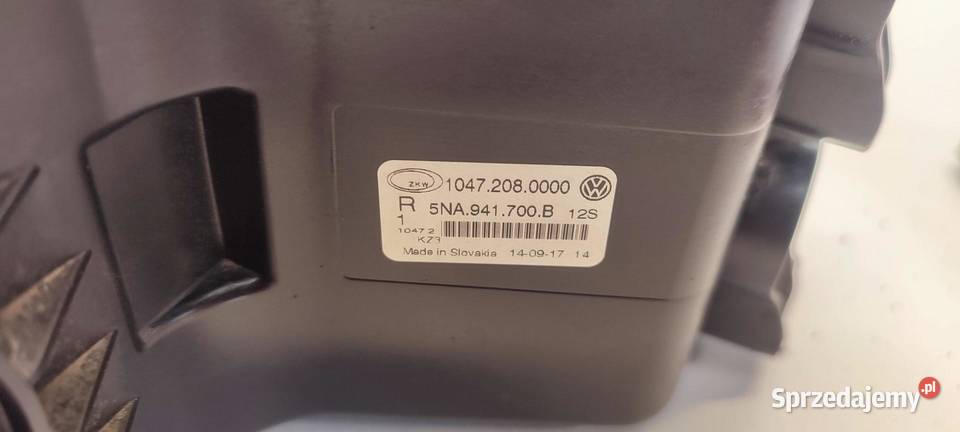VW TIGUAN II HALOGEN PRAWY 5NA941700B
