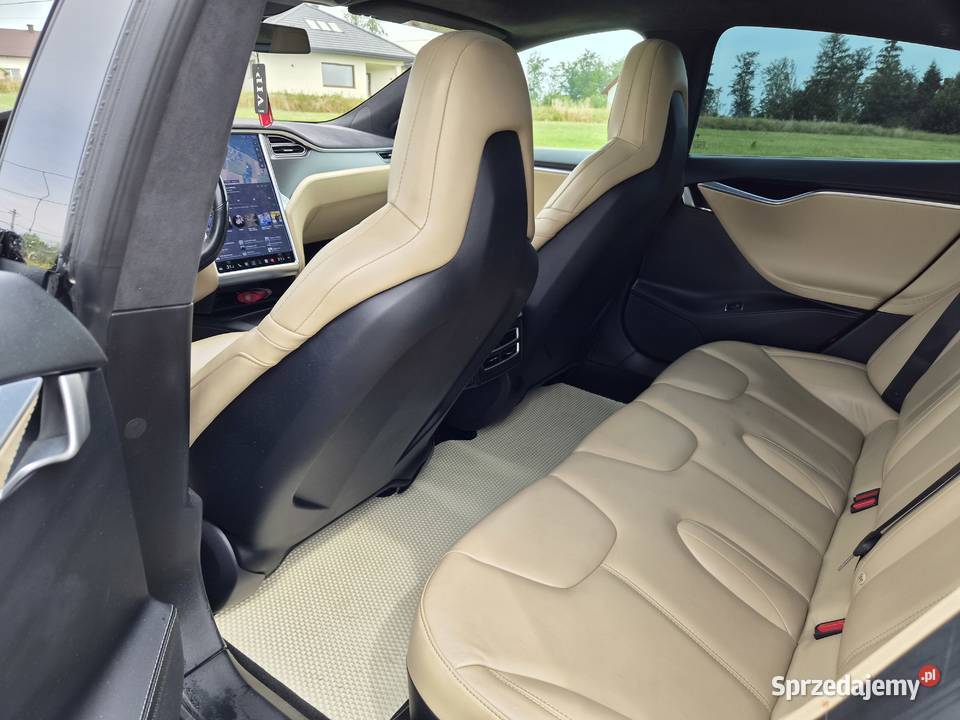 Tesla s Rok produkcji 2016 Stobierna