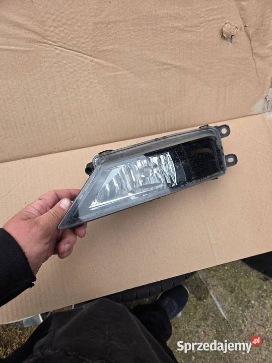 Halogen prawy VW Tiguan II 5NA941700B osobowe