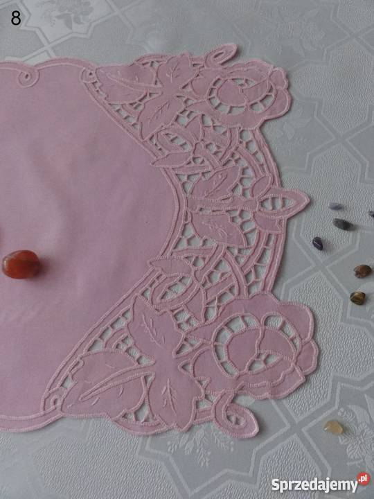 Kolorowe różowe bogato haftowane serwety Lublin