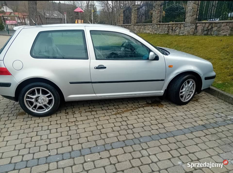 Sprzedam volswagen golf 4 16 benzyna z roku 1998 Tokarnia
