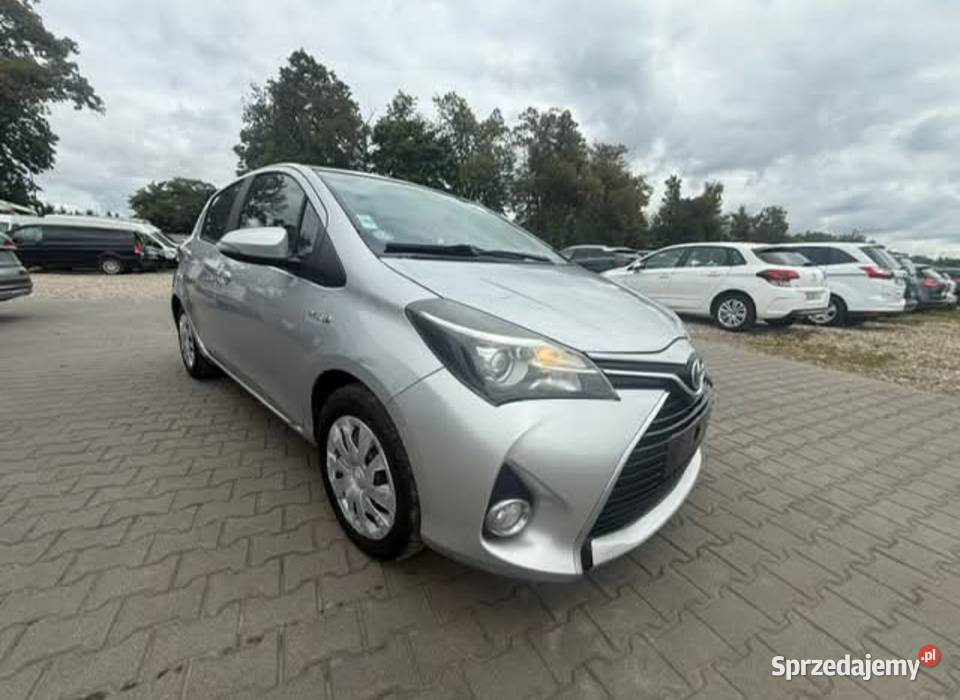 Toyota Yaris 15 hybryda automat 2015r isofix Nowa Ruda