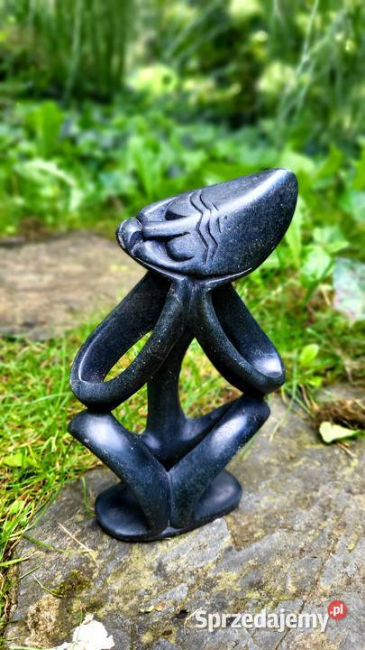 Myśliciel rzeźba z kamienia Lębork