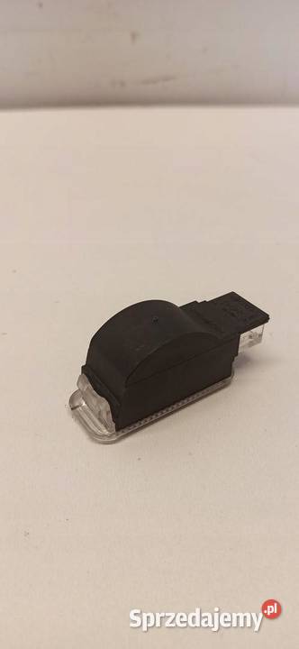 AUDI A7 4G LAMPKA KABINY 4B0947415A
