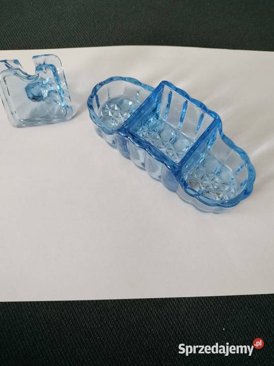 Niebieski przyprwnik kabaret solniczka szkło