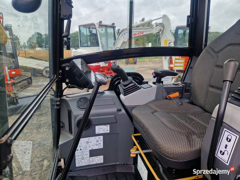 Minikoparka CATERPILLAR CAT 3016 2022r przebieg Ryżki