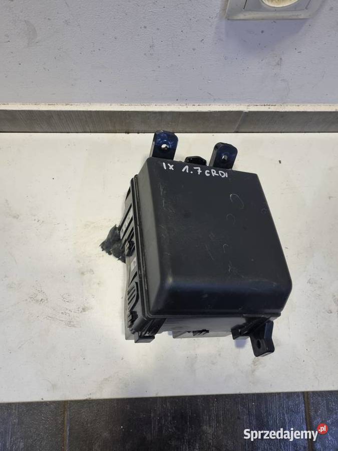 SKRZYNKA BEZPIECZNIKÓW HYUNDAI IX 35 17 CRDI osobowe Skierniewice sprzedam