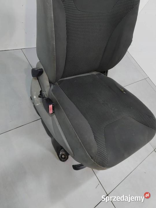 FOTELE LEWY PRZÓD KIEROWCY A TRAFIC II Opel Fotele i kanapy sprzedam