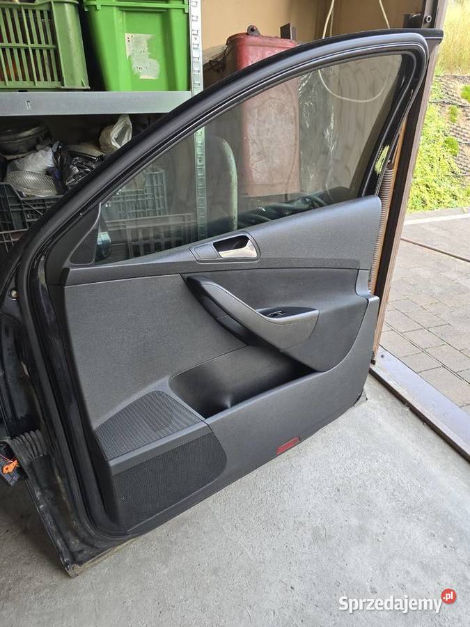 Passat b6 drzwi prawy przód Dzierżążno