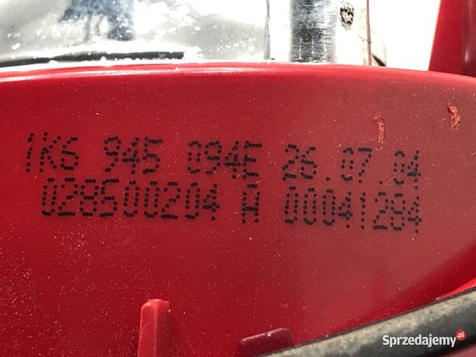 LAMPA TYŁ PRAWA WEWNĘTRZNA VW GOLF V Hatchback