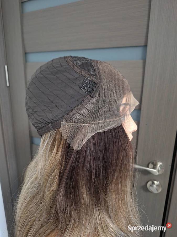 Długa falowana blond koronkowa peruka pomorskie Malbork