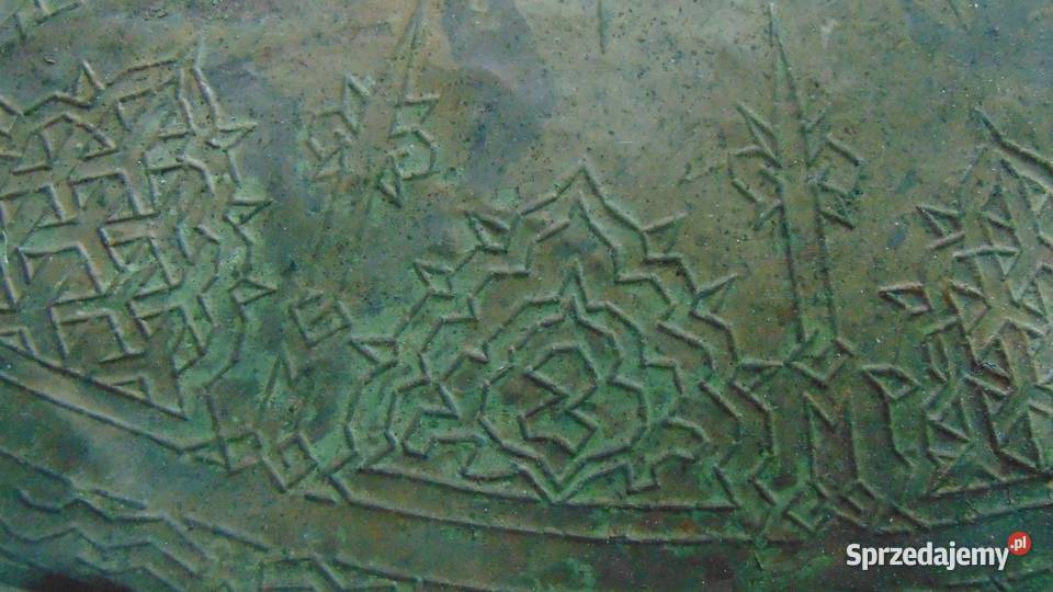 Wizerunek Gryfa z ludzką głową w koronie Rękodzieło